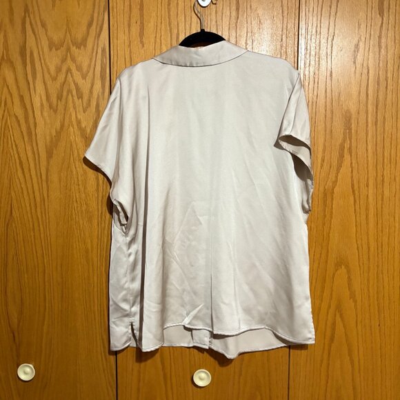 Ava & Viv Target satin short sleeve button down shirt size XXL - Picture 6 of 6